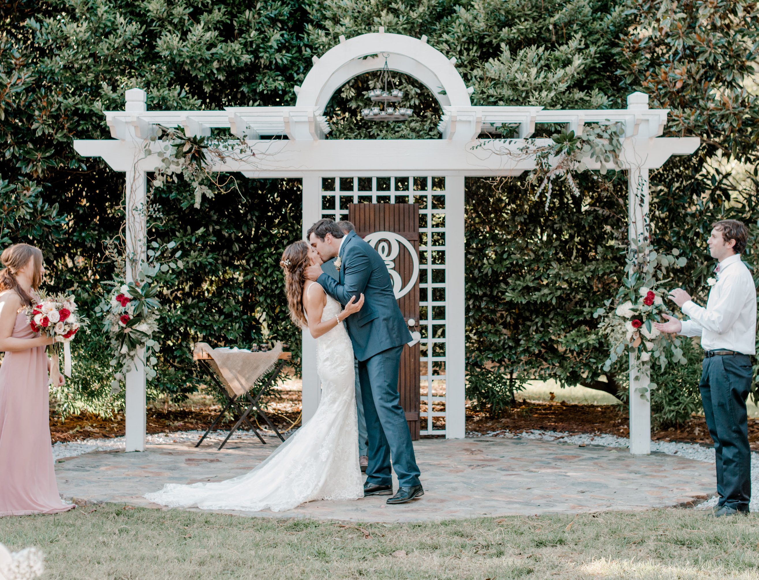 Country-Villa-The-Altar-Bride-Groom-Kissing